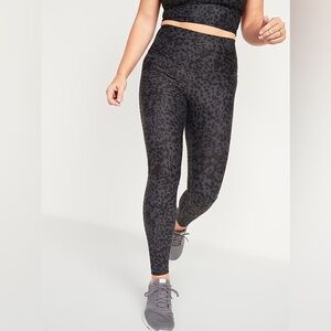 Pre-owned Old Navy Grey Cheetah leggings
Size: Large
High waist
